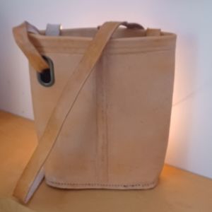 Leather Bucket Handbag – Plain Hand-carved